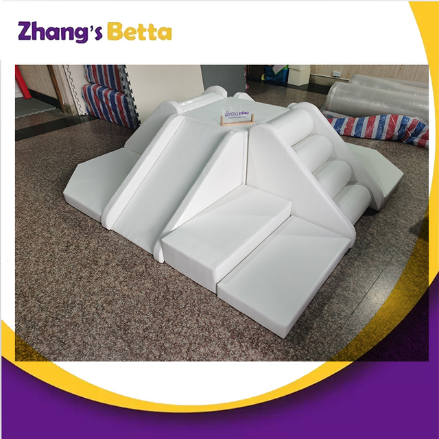 Los patios interiores blancos de Betta Softplay embroma el equipo suave del juego interior del patio interior blanco 