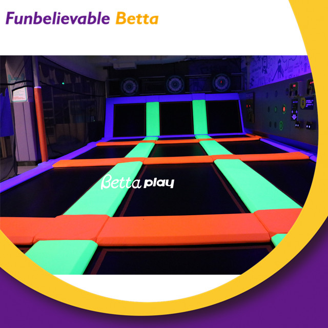 Батутный парк Bettaplay Big Bungee Glow для детей Детский батутный парк 