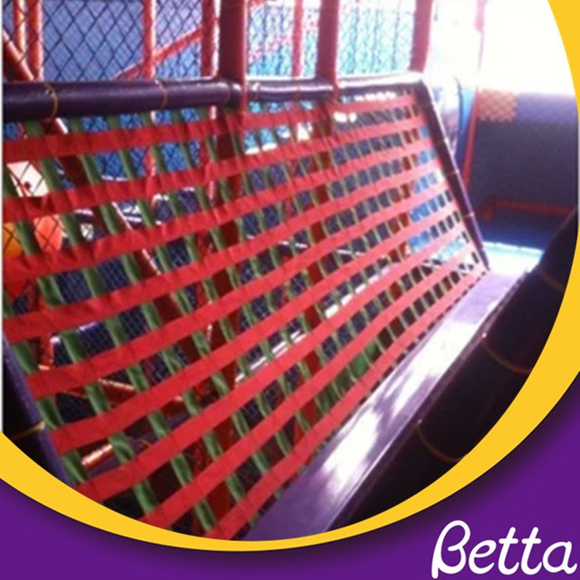 Laberinto de juegos interior, viga de equilibrio, juego, puente de red 