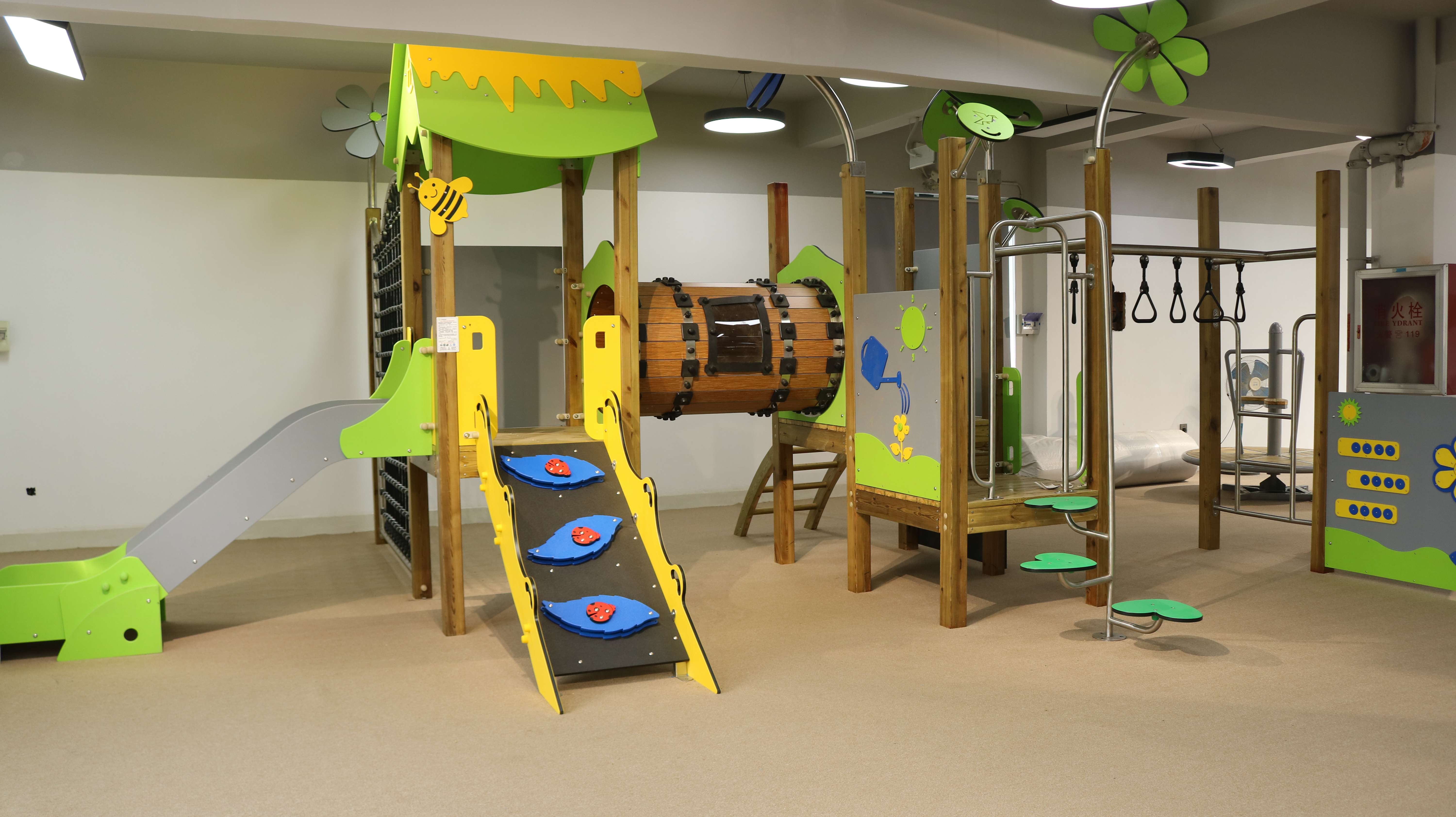 الأسئلة المتداولة حول معدات الملاعب الخارجية