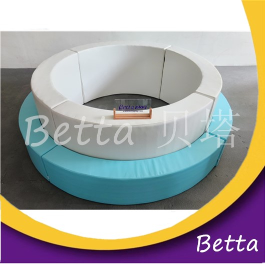 تجمع كرات الأطفال المخصصة لمركز التسوق الصديق للبيئة والآمن من بيتا بلاي، مصنوعة من الإسفنج والمواد البلاستيكية