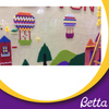 Mesa y pared con placa base de ladrillo Bettaplay
