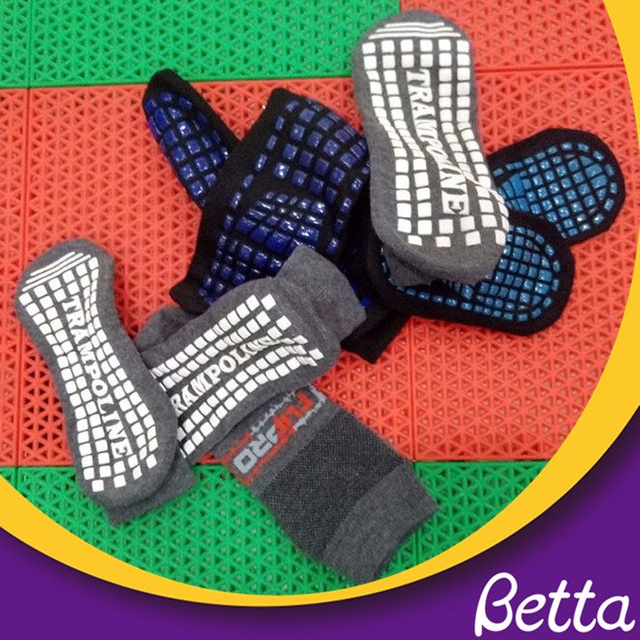 Противоскользящие носки для прыжков на батуте Bettaplay