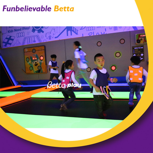 Bettaplay الفلورسنت نوعية جيدة المهنية تصميم جديد الترامبولين داخلي