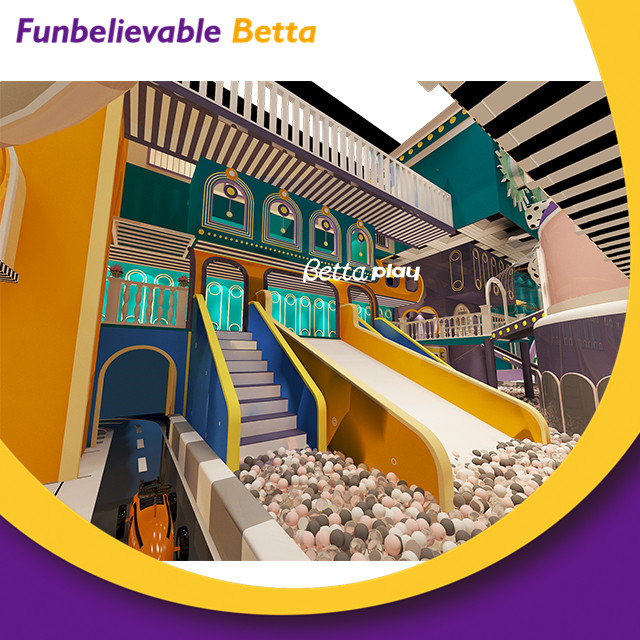 Parque de trampolines interior comercial popular de Bettaplay con juego interactivo y muro de escalada de espuma