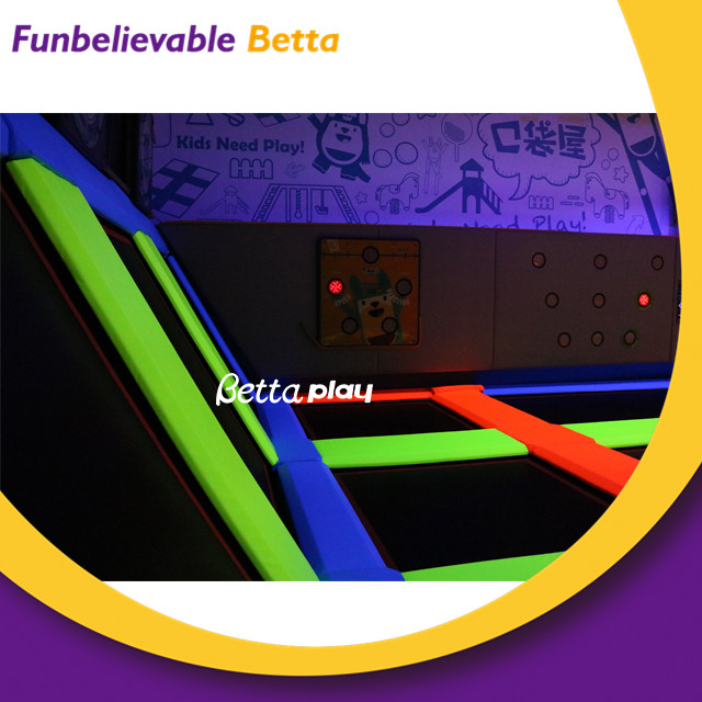 Bettaplay Glow Commercial Jump Trampoline الشركة المصنعة لخطة عمل Air Kids Indoor Trampoline Park للبيع 