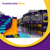 Bettaplay Parque de trampolines de 1200 m&sup2; en un gran patio interior rectangular con toboganes y barriles de toboganes mucha diversi&oacute;n