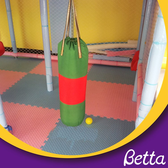 Bettaplay Saco de Boxeo de Entrenamiento de Boxeo para ni&ntilde;os para Laberinto Interior 