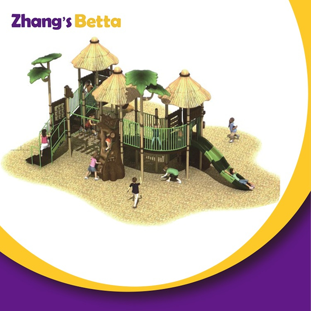 Parque infantil al aire libre con toboganes en espiral de colores