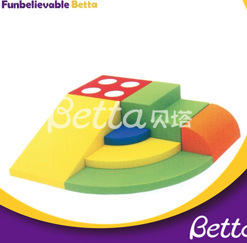 Fiesta de juegos interior Soft Play para ni&ntilde;os peque&ntilde;os