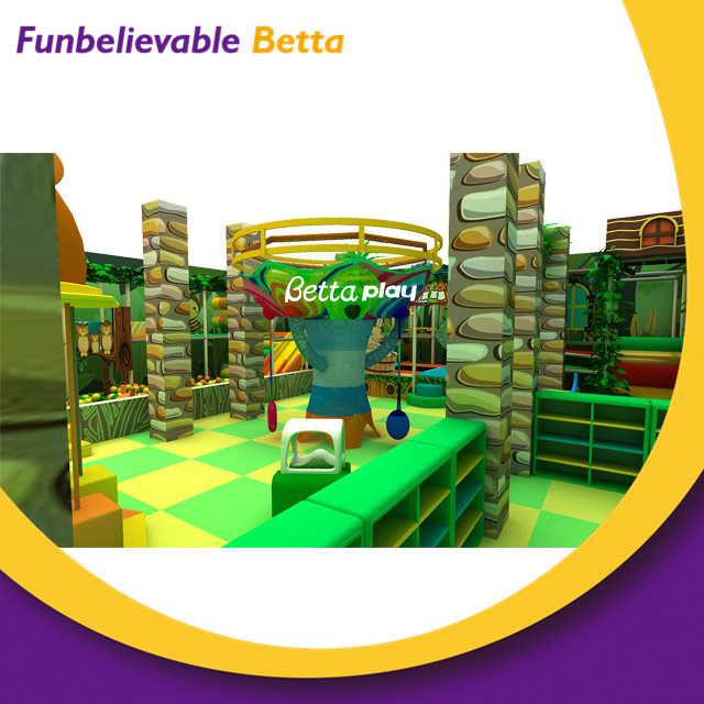 El equipo interior del patio del juego suave de los ni&ntilde;os embroma el patio interior