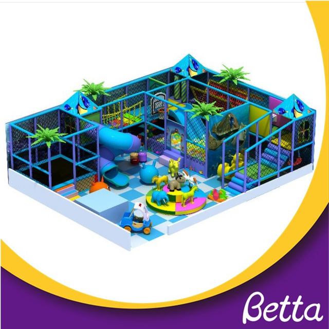 Colorido parque infantil interior para fiestas y equipos de juego
