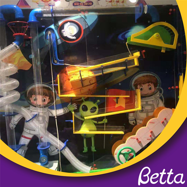Excelente material, juguetes de pared de tubo razonables.