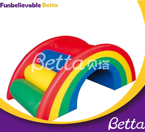 Вечеринка на игровой площадке в помещении Soft Play для малышей 