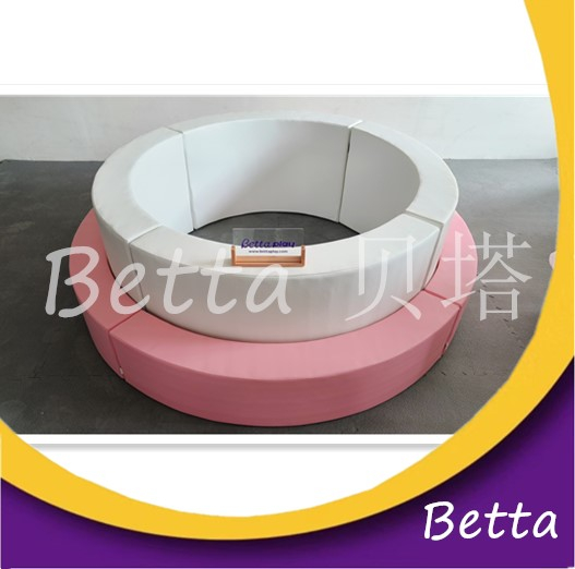 تجمع كرات الأطفال المخصصة لمركز التسوق الصديق للبيئة والآمن من بيتا بلاي، مصنوعة من الإسفنج والمواد البلاستيكية