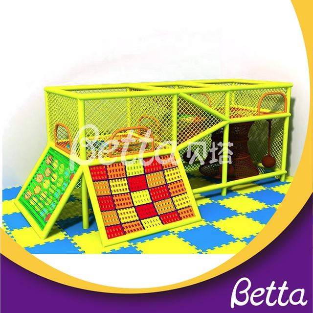 Bettaplay parque infantil interior con redes arco&iacute;ris
