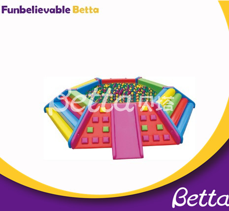 Fiesta de juegos interiores Soft Play para ni&ntilde;os peque&ntilde;os 