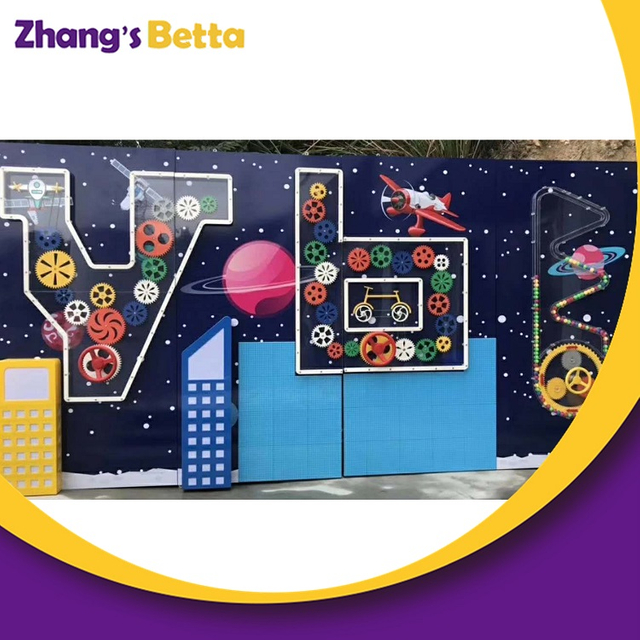Juegos de exhibici&oacute;n interactivos de pared de bolas en el patio interior