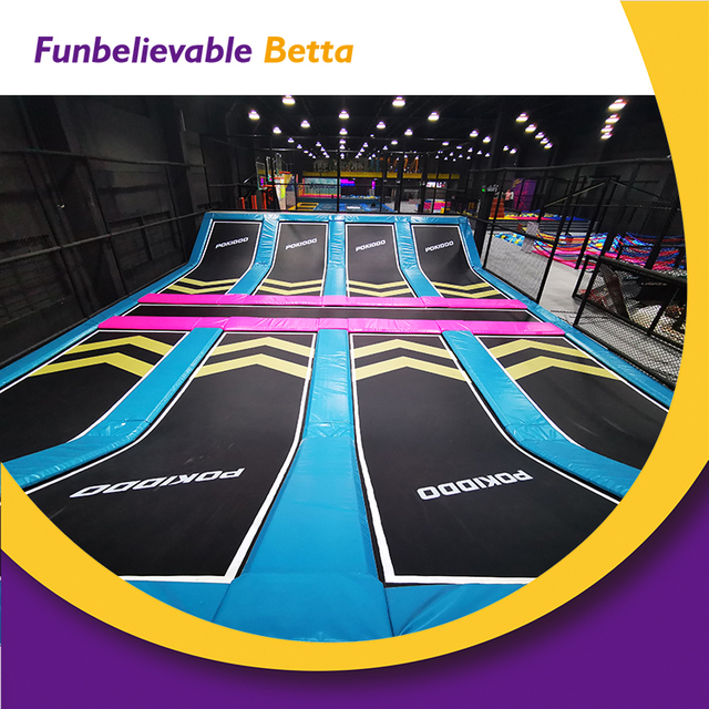 Bettaplay تخصيص ملعب دودج بول للأطفال في الأماكن المغلقة للعب الترامبولين بارك التجاري دودج بول منطقة الترامبولين داخلي للبيع