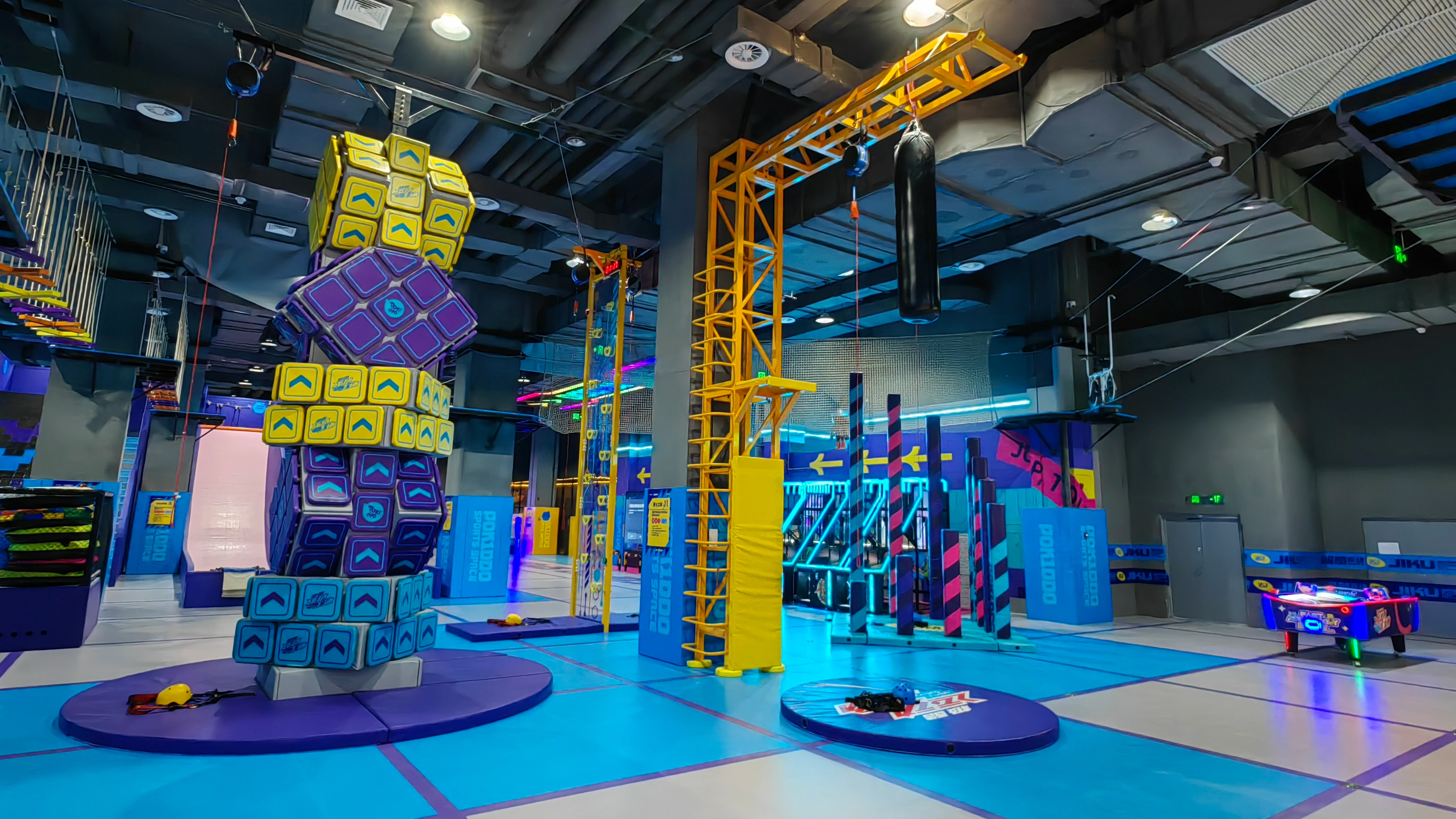 C&oacute;mo atraer y hacer que los clientes regresen a su parque de trampolines