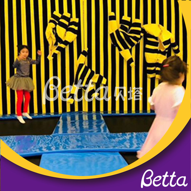 Parque de trampolines de baloncesto comercial barato a la venta Spider Wall