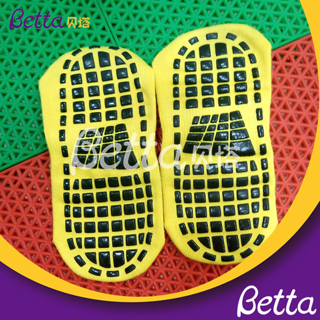 Calcetines de trampol&iacute;n Betta Glow 2019, calcetines de salto de ne&oacute;n personalizados para parques de trampolines