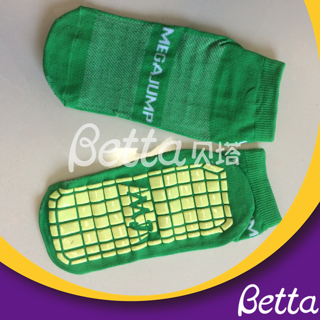 Calcetines de agarre personalizados más nuevos Calcetines contra el trampolín de seguridad contra el deslizamiento para Trampoline Park 