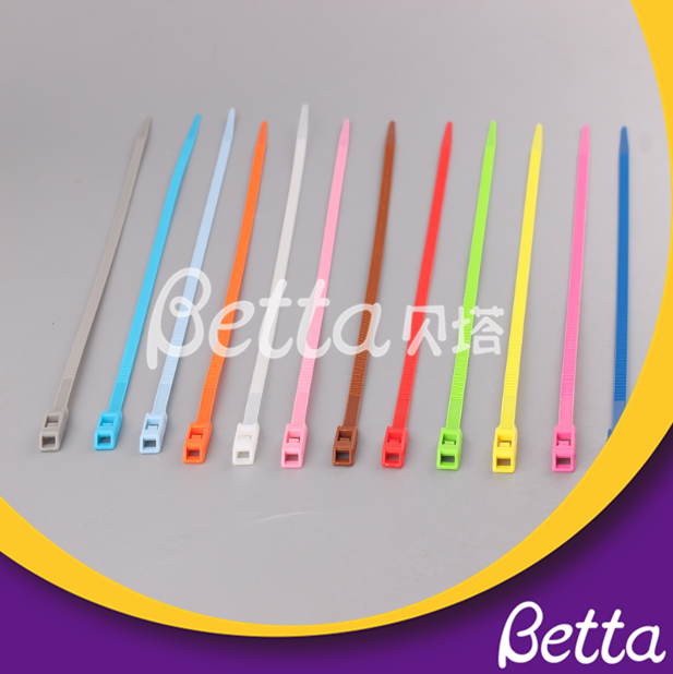 Bettaplay Secure Brida de nailon colorida para patio de juegos interior