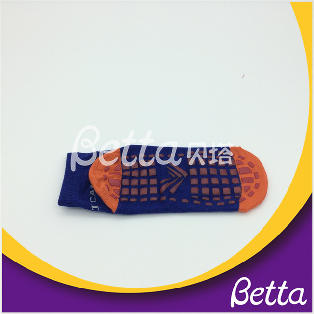 جوارب Bettaplay Trampoline Park Grip للأطفال والكبار 