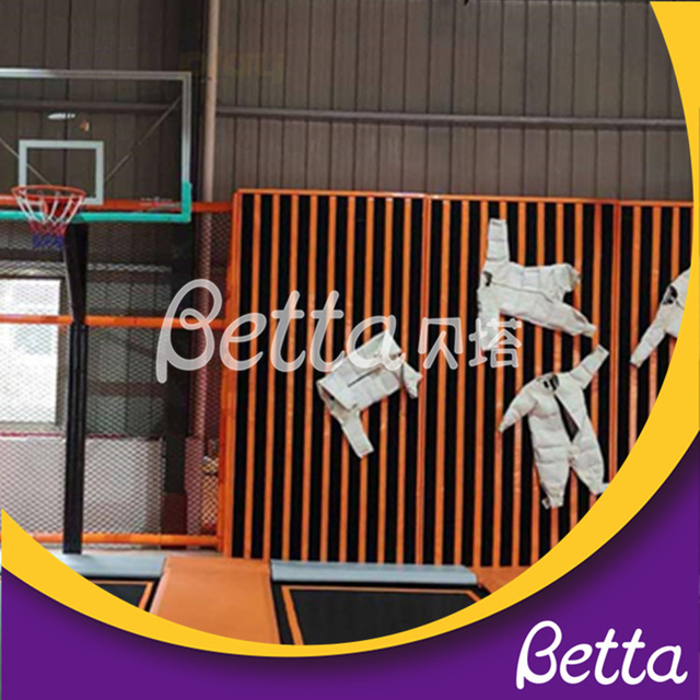 Parque infantil cubierto, pared de ara&ntilde;a, f&uacute;tbol, ​​salto libre, trampol&iacute;n, parque 