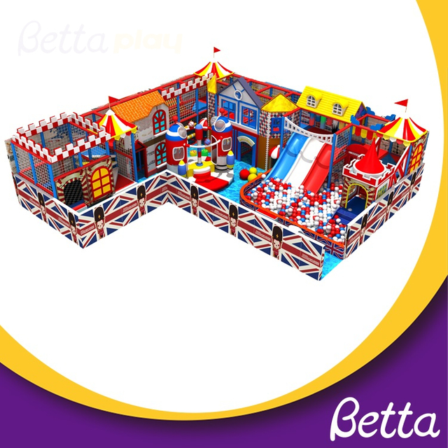 Новая детская небольшая игровая площадка, крытая игровая площадка