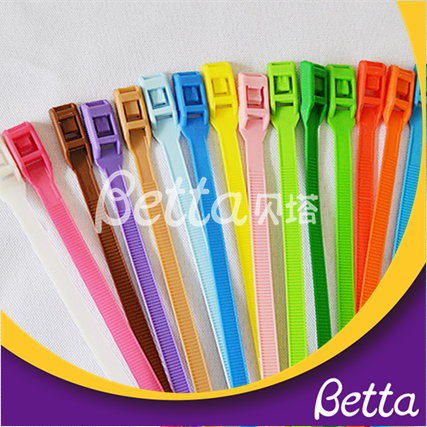 Bridas para cables duraderas resistentes de nailon seguras de Bettaplay para patio interior al por mayor