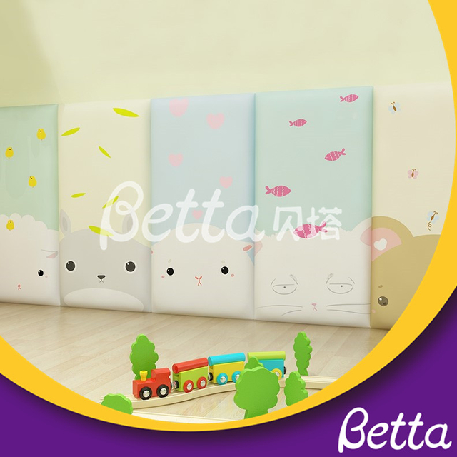 Pared suave linda de la seguridad modificada para requisitos particulares para el patio interior de la habitaci&oacute;n de los ni&ntilde;os