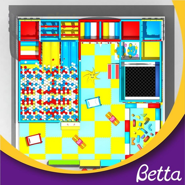 Новая игровая площадка в помещении с структурой игровой зоны