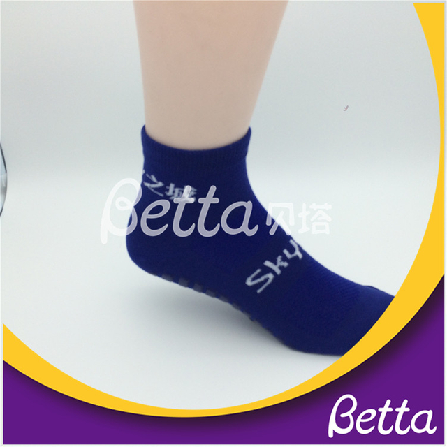 جوارب Bettaplay المضادة للانزلاق الترامبولين للأطفال والكبار 