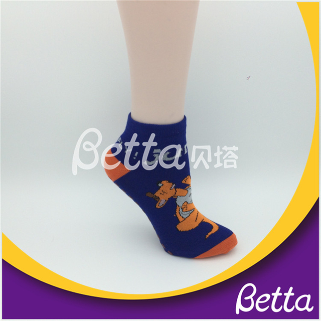 جوارب Bettaplay Trampoline Park Grip للأطفال والكبار 