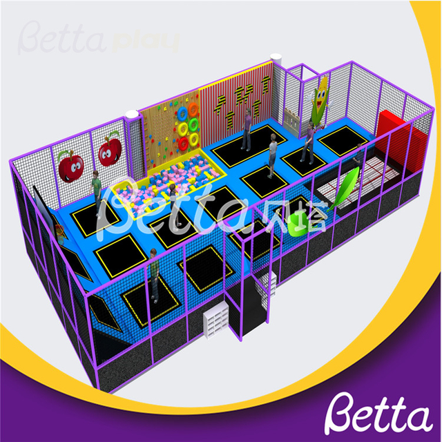 Parque de trampolines grandes personalizado Bettaplay para patio interior