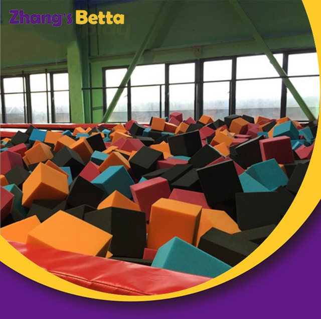 Parque grande interior del trampol&iacute;n de la cubierta multifuncional personalizada del hoyo de la espuma