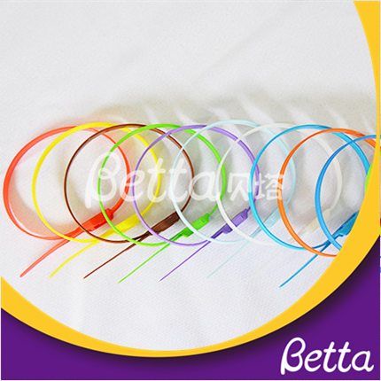 ربطة كابل Bettaplay الآمنة المصنوعة من النايلون القوي للملعب الداخلي