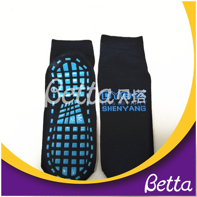 جوارب Bettaplay Trampoline Grip للأطفال والكبار 