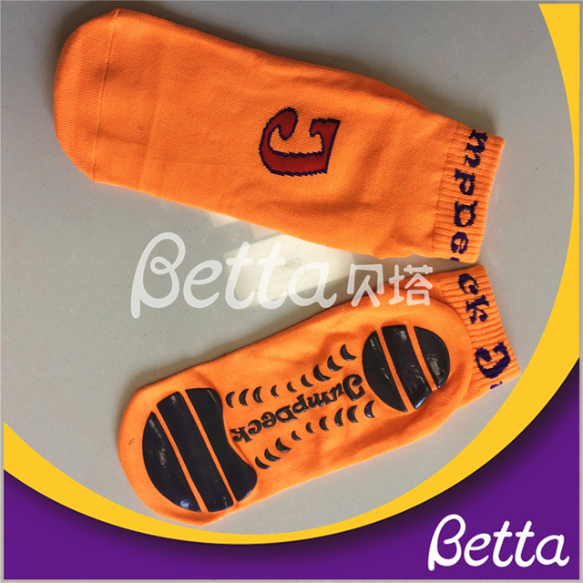 جوارب Bettaplay Safety Trampoline Park Grip للأطفال والكبار 