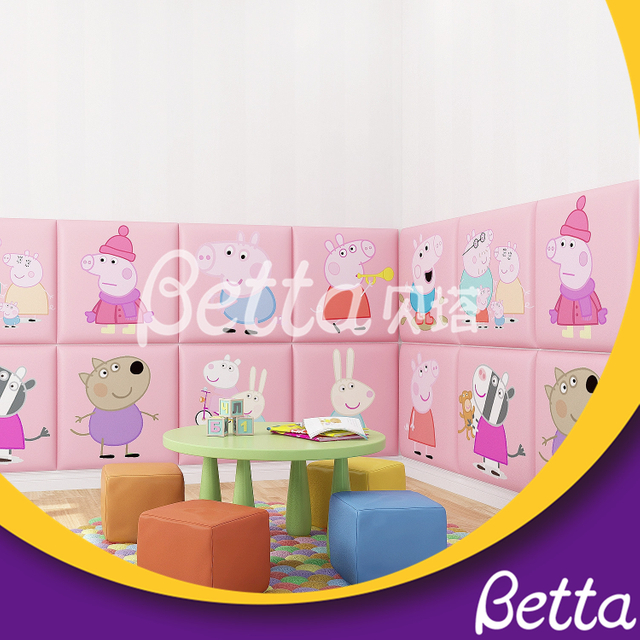 Pared suave linda de los animales del parachoques de la pared de la seguridad para el patio interior de la habitaci&oacute;n de los ni&ntilde;os